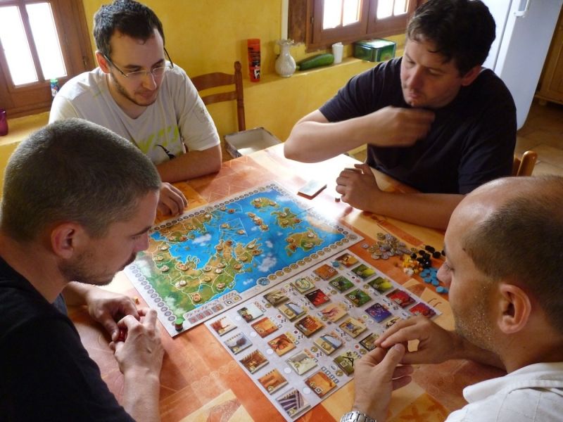 <a href="http://www.jedisjeux.net/olympos">Olympos</a>