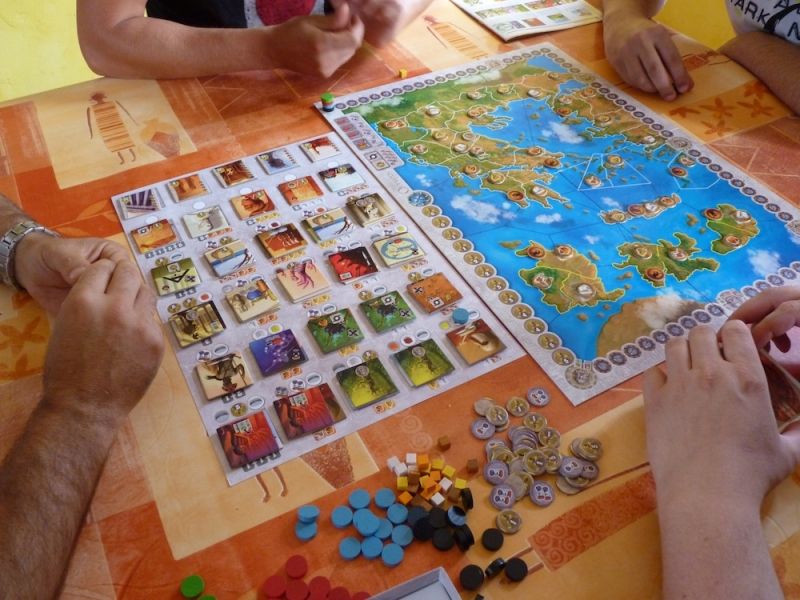 <a href="http://www.jedisjeux.net/olympos">Olympos</a>