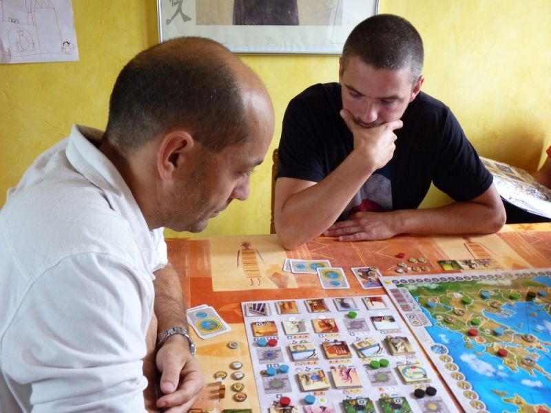 <a href="http://www.jedisjeux.net/olympos">Olympos</a>