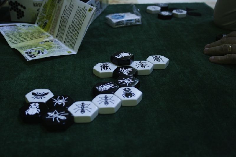 <a href="http://www.jedisjeux.net/hive-carbon">Hive carbon</a>