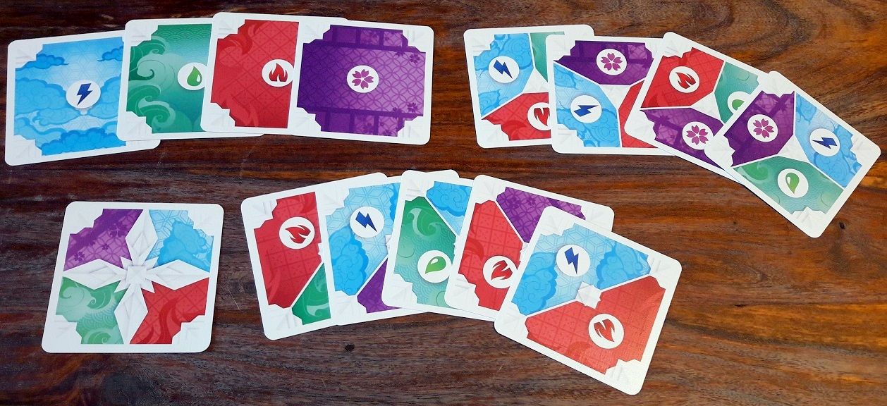 4 cartes 1 couleur, 6 cartes 2 couleurs et 4 cartes 3 couleurs.