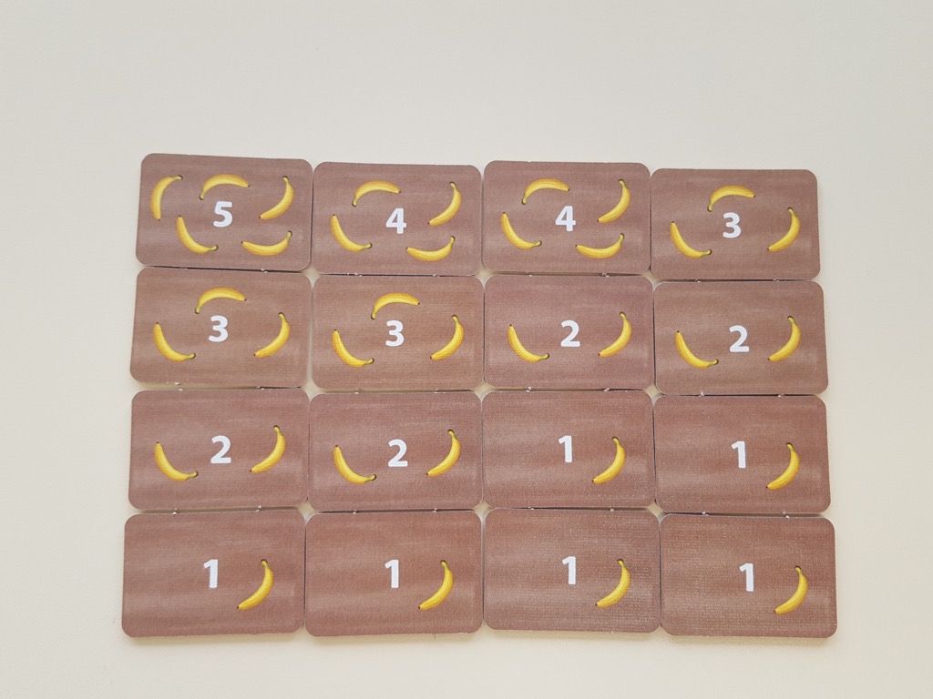 16 caisses avec des valeurs allant de 1 à 5 bananes (valeur chiffrée et quantité).