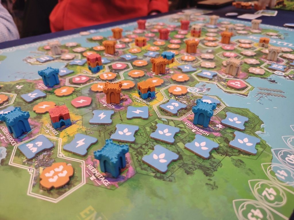 Une très agréable surprise : simple mais hyper efficace pour une partie de moins d'une heure à 4 joueurs. On a tous bien aimé.