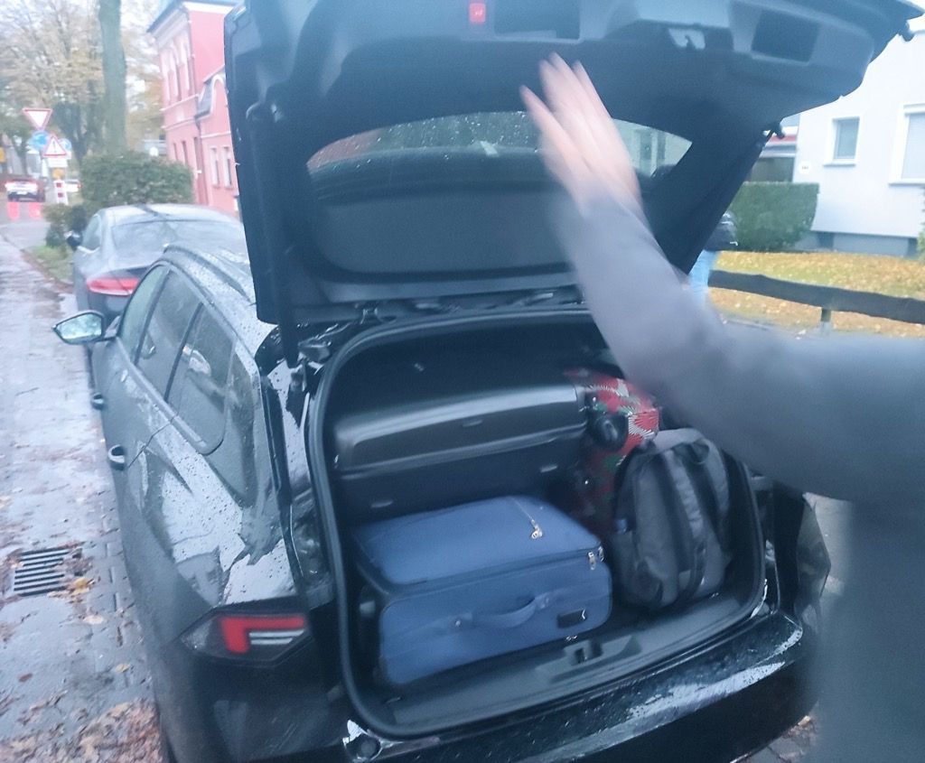 Tout rentre pile poil dans le coffre de la voiture de location.