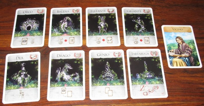 Les cartes monstres du parc, avec chacun leur pouvoir et la carte premier joueur.