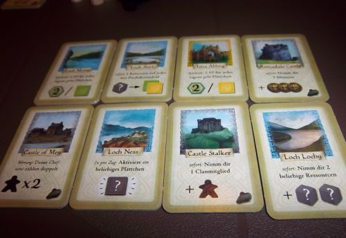 Quelques tuiles/cartes du jeu...oui, c'est en allemand, mais elles sont évidemment traduites dans les règles françaises fournies par votre boutique ou trouvables sur le net.