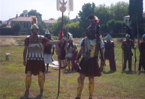 Un porte enseigne carthaginois...son casque indique qu'il est celte.