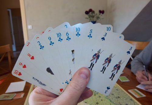 Une de mes mains de cartes typiques de cette partie.