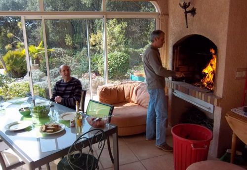 Avant de commencer la partie : Les charmes d'une armée en bivouac, ou l'art de vivre par chez nous. Excellentes cotelettes...merci monsieur le prussien-pragmatique de Saxe.