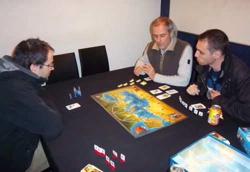 Les explications du jeu par monsieur Zhor pour messieurs Florestan, Fabrice...et moi-même.