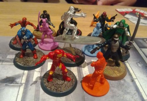 on se pique un délire avec nos fig de super heros mais on choisira finalement les figs du jeu